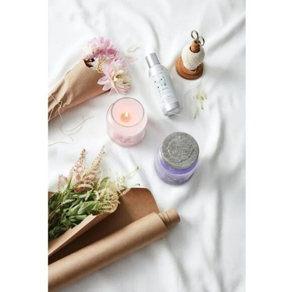 Tried & True Sugar Blossom Light Pink 15.5 oz. Soy Jar Candle NEW - Picture 7 of 8